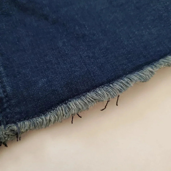 Women's EVY'S TREE Short Denim Skirt Raw Hem Fade Patches SZ 10/12 - Picture 6 of 10